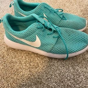 Super hot used Nike Roshe One running Shoes- size 11